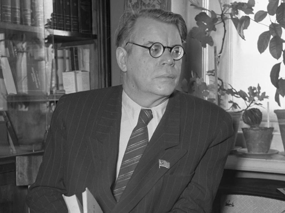 Михаил Исаковский